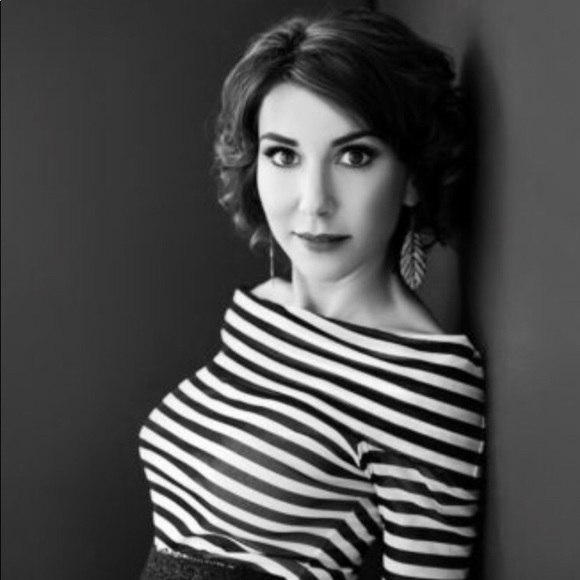 Meet your Posher, Connie - Picture 1 of 3